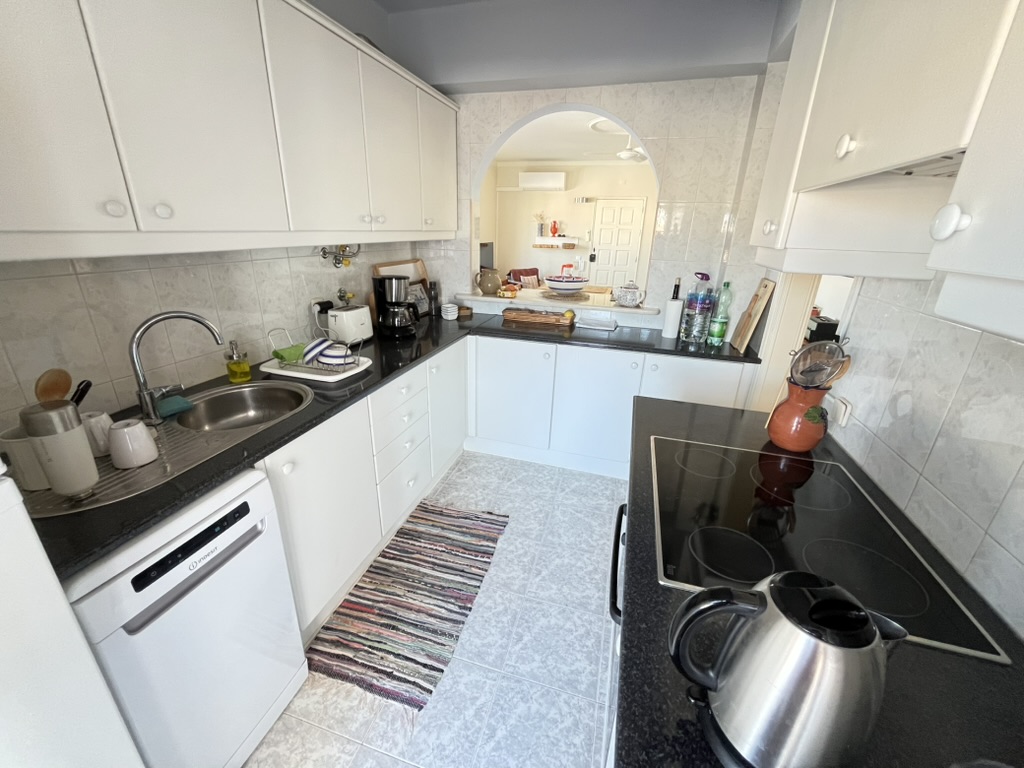 AMAZING rental apartment in Tavira Portugal sunny refuge 04 kitchen