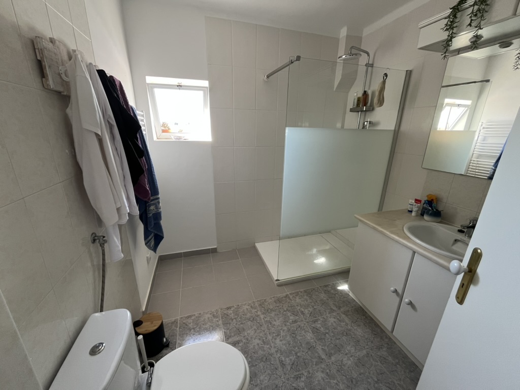 AMAZING rental apartment in Tavira Portugal sunny refuge 08 main bathroom
